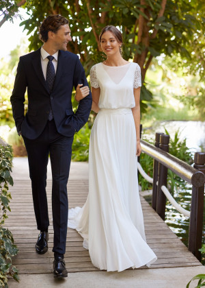 Short Sleeves Ivory Lace Chiffon Wedding Dress With Detachable Train